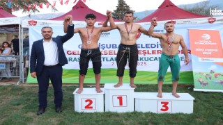 Kahramanmaraş’ta Güreş Şöleni: Binlerce Kişi Er Meydanını Doldurdu