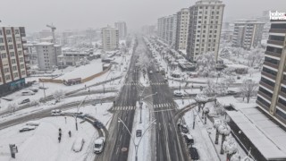 Kahramanmaraş Büyükşehir Yolları Ulaşıma Açık Tutmak İçin Durmaksızın Görev Başında