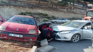 Kahramanmaraş’ta Araçlarda Sıkışan Yaralılar Kurtarıldı