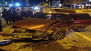 Kahramanmaraş’ta Çocuk Hastanesi Kavşağında Kaza: 4 Yaralı