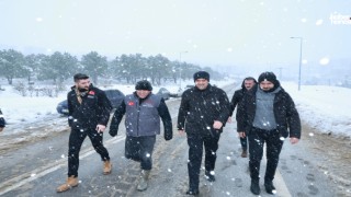 Onikişubat’ta kar mesaisi: Tüm ekipler sahada, çalışmalar aralıksız sürüyor
