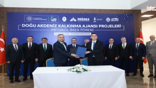 Başkan Toptaş, Bakan Fatih Kacır’ın katıldığı imza töreninde ONİKAD’ın protokolünü imzaladı