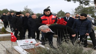 Kahramanmaraş'ta Deprem Şehitleri Kabri Başında Dualarla Yad Edildi