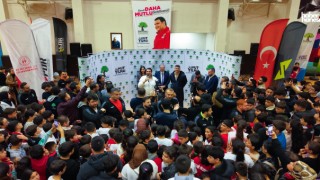 Şehitkamil’de Spor Dolu Buluşma: Umut Yılmaz ve Burak Yılmaz Çocuklarla Bir Araya Geldi