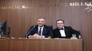 Onikişubat Meclisi’ne Anlamlı Dokunuş: Down Sendromlu Abdullah Ardıç Toplantıyı Yönetti