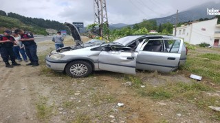 Kahramanmaraş’ta Feci Kaza: Elektrik Direğine Çarpan Araçta Sürücü Sıkıştı