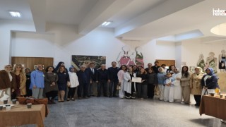 Mutfaktaki Görünmez Emek Sanata Dönüşüyor: "Çizgiden Önlüğe: Bir Aile Hikâyesi" Sergisi Açıldı