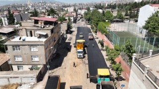 Kahramanmaraş Büyükşehir, Dulkadiroğlu Gazneliler Caddesi’nde Asfalt Mesaisine Başladı