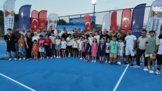 15 Temmuz Spor Vadisi’nde Ödüllü Tenis Turnuvasında Şampiyonlar Belli Oldu