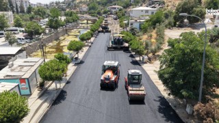 Kahramanmaraş Büyükşehir, Türkoğlu Derebaşı Sokak’ta Sıcak Asfalt Serimine Başladı