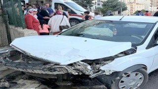 Kahramanmaraş’ta Trafik Kazası: Araçta Sıkışan Kişiyi İtfaiye Kurtardı