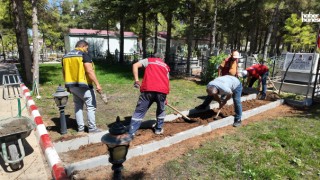 Kahramanmaraş Büyükşehir’den Elbistan Hocazade ve Gariplik Mezarlıklarında Bakım Mesaisi