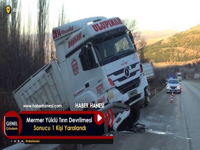 Mermer Yüklü Tırın Devrilmesi Sonucu 1 Kişi Yaralandı